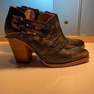 Cute Fall Rustic boots sz 9